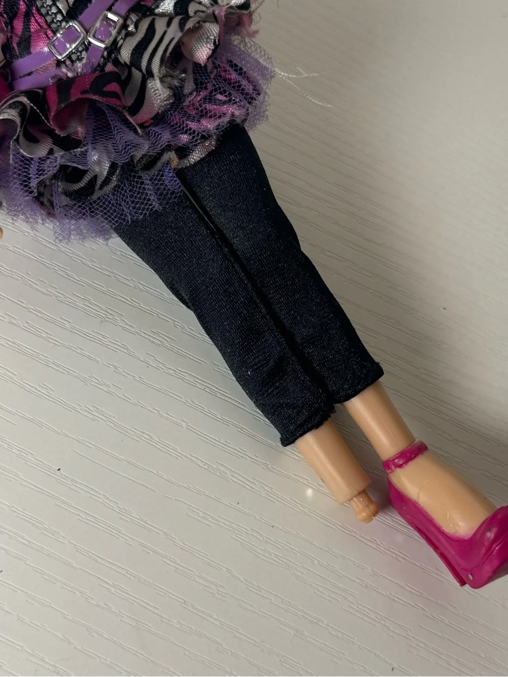 Bratz Twiins Phoebe Outfit [Missing a heel] [jacket is peeling/cracking]